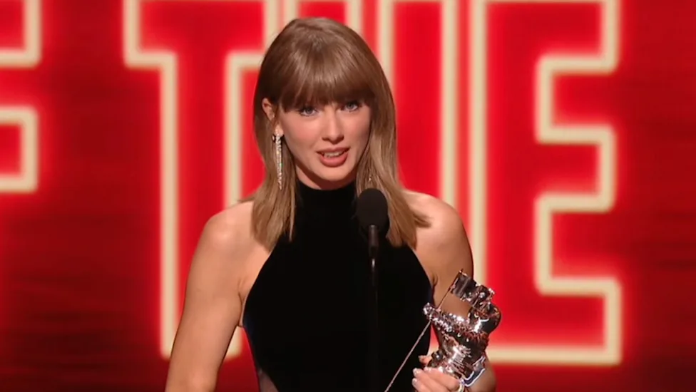 Taylor Swift Makes VMAs History as She Dedicates Top Award to Dolly Parton